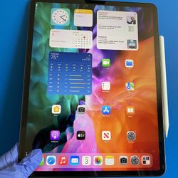 256GB Apple IPad Pro 12.9” 4th Generation (2020 Model/ Face ID/Liquid Retina) with pen, keyboard case & Accessories (1TB $849)