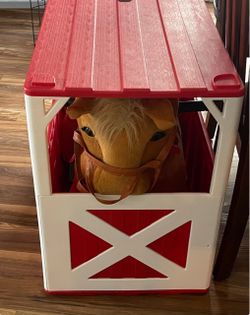 Electric ride on horse w barn Execellet condition like new very clean firm price
