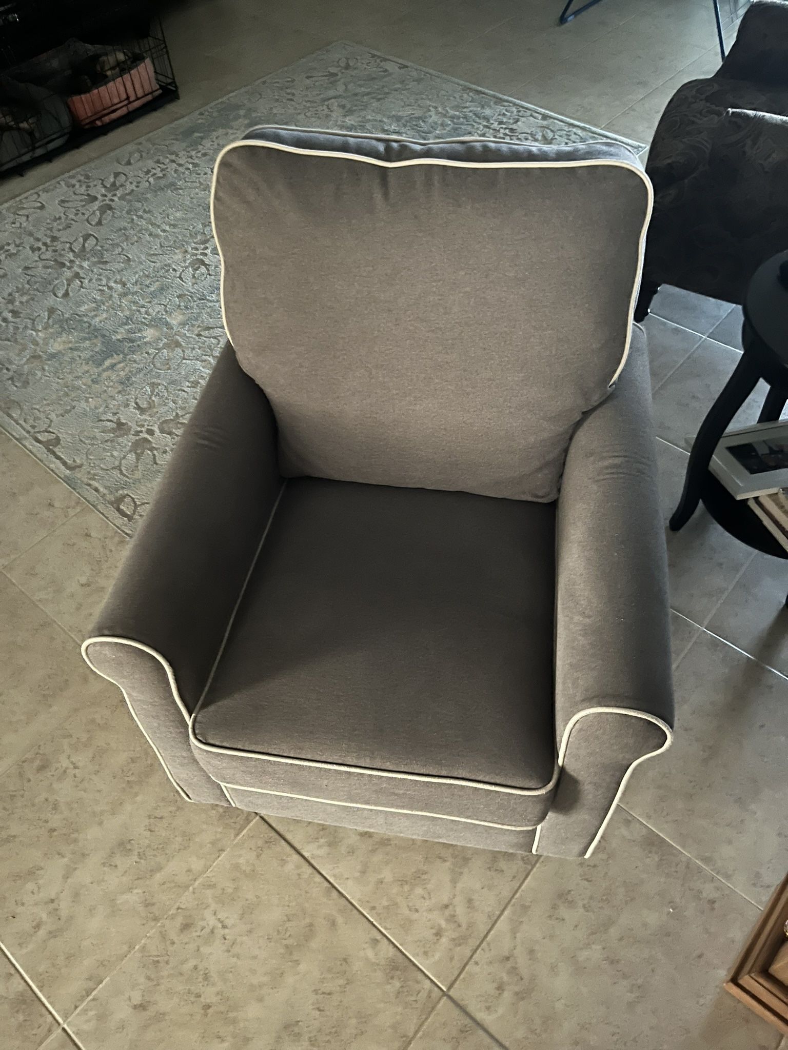 Swivel/Rocker chair