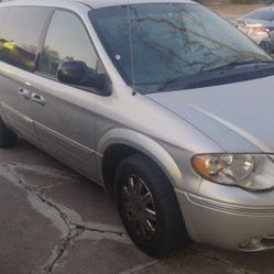 2006 Chrysler Mini Van 