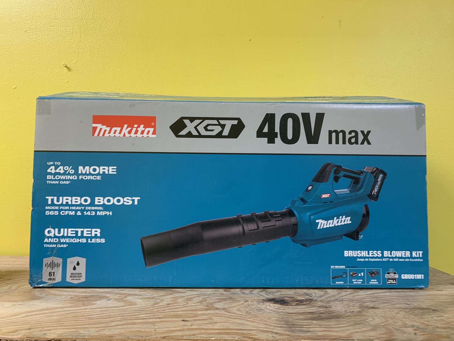 Makita XGT 40v Max Brushless Leaf Blower Kit (NEW)