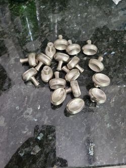 18 Cabinet Knobs
