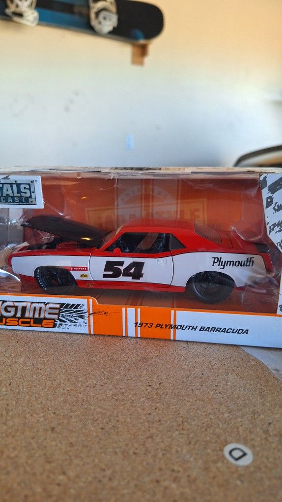 1973 Barracuda FULL DIE CAST MODEL CAR ..COSTS 35 GIVE ME $20