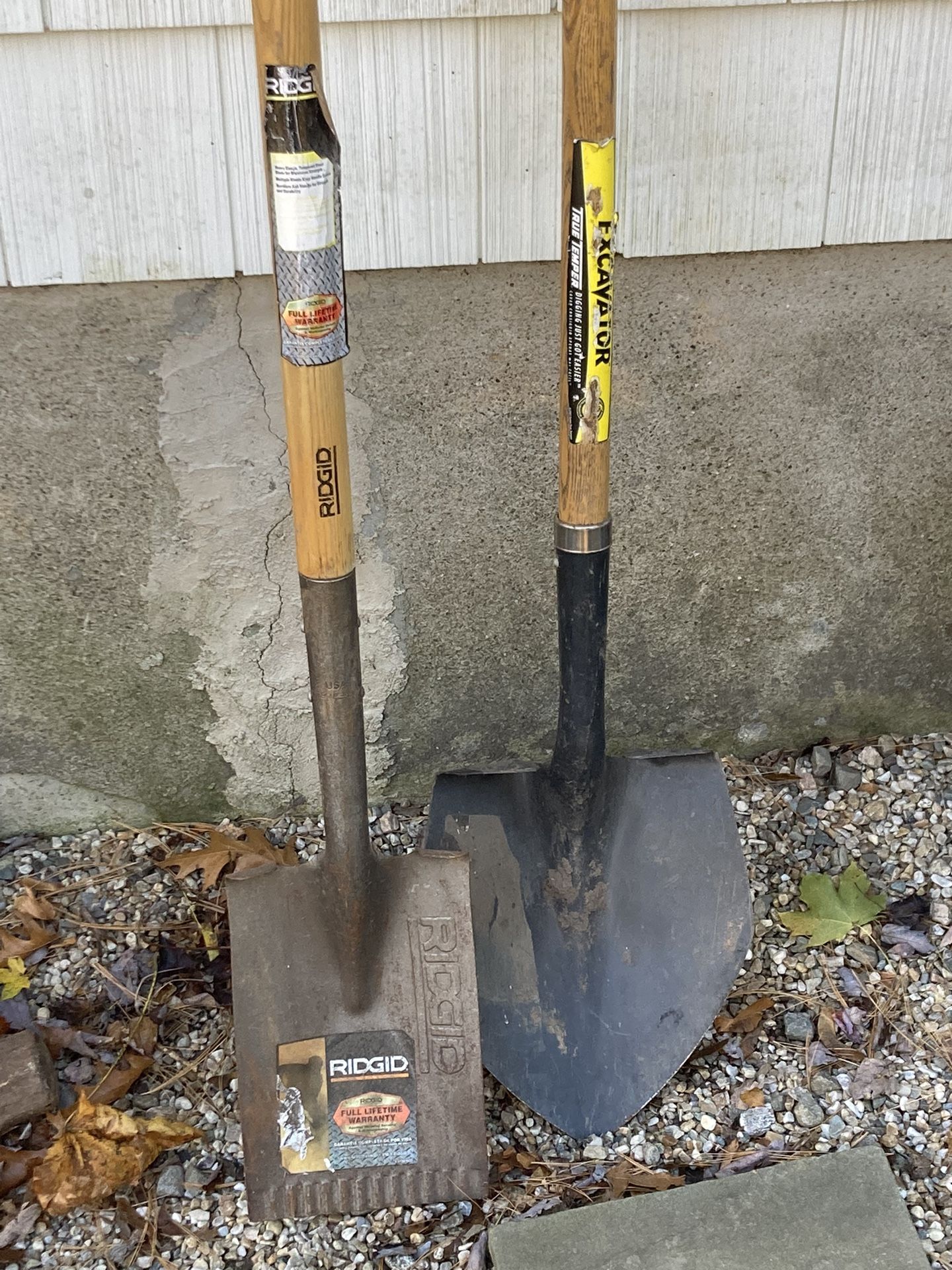 True Temper Excavator And Rigid Shovels