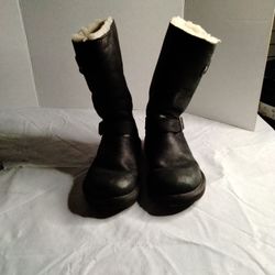 UGG Kensington Blk Leather 5678