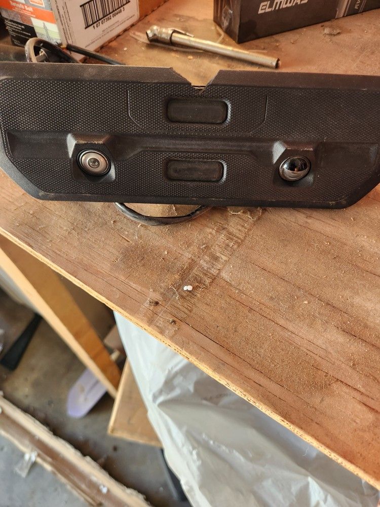 2019 GM Pickup Box Tailgate Latch Handle With A Small Defect