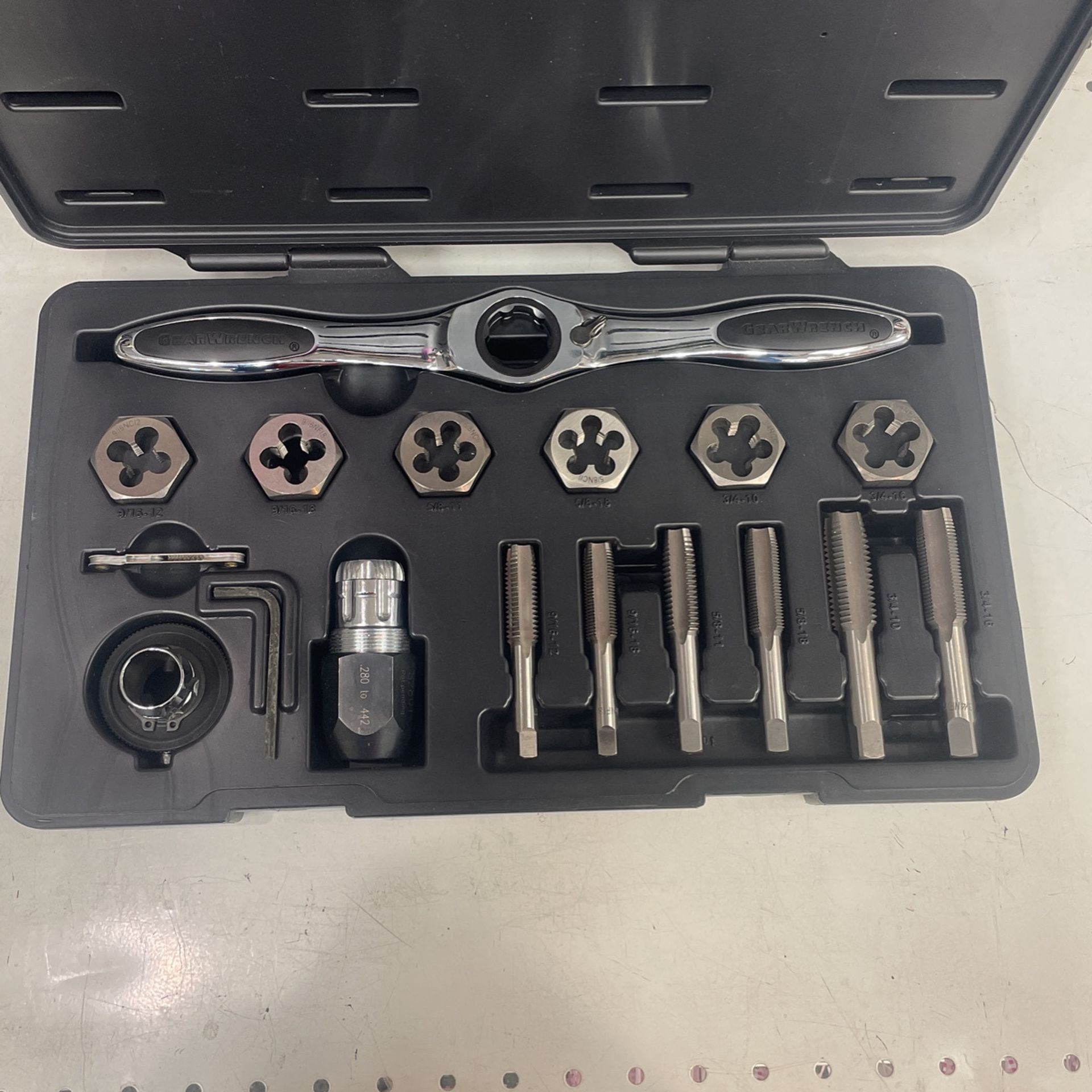 Gear Wrench 16 Piece Tap And Die Set