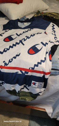 Men Longsleeve champion shirt size large 5 bucks Tommy  Hill size xL 5 bucks