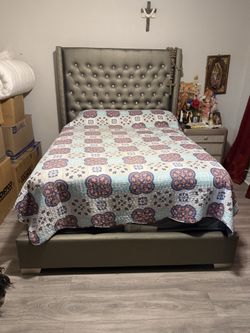 Queen bed frame & mattress set- like new Gray - Modern/Sleek Design