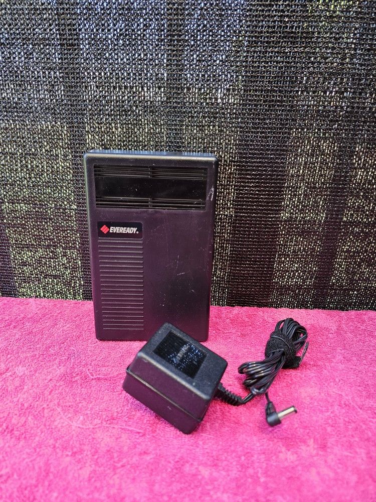 Eveready Rechargeable Battery 3 Hour Charger Quick Charging - Model QCC4