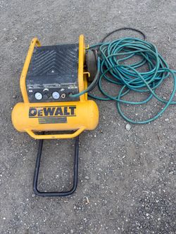 DEWALT 4.5 Gallon Wheeled Air Compressor