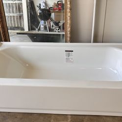 Brand New/Open Box Bath Tub $130