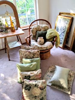 Pillows $2up,$35All + MESS OFFER on Ornate Wood Wicker Rattan Items Mirror Tray Storage Bench Brass Lamp Bentwood Swivel Lounge Chair Side Tables & ⬇⬇