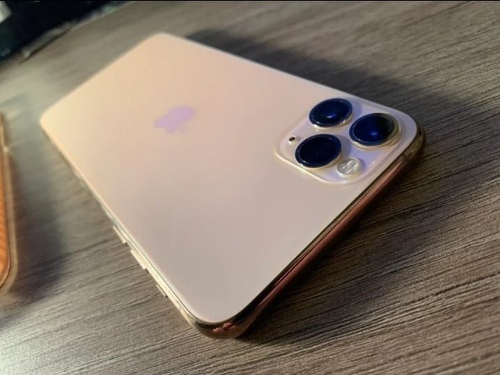 Iphone 11 Pro Max...My Wife Gave Birth To New Baby, So I'm giving This to First Person to Message My Cellphone number 909ttt265ttt3908💢💢