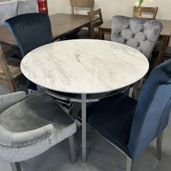 MUST GO!!! Smaller Dining Table Sets In STOCK 🙀🙀