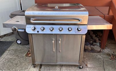 Fully assembled Charbroil Performance Series Silver 6 -Burner Liquid Propane Gas Grill 1 -Side Burner