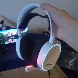 $70 SteelSeries Arctis 5 Wired Gaming Headset