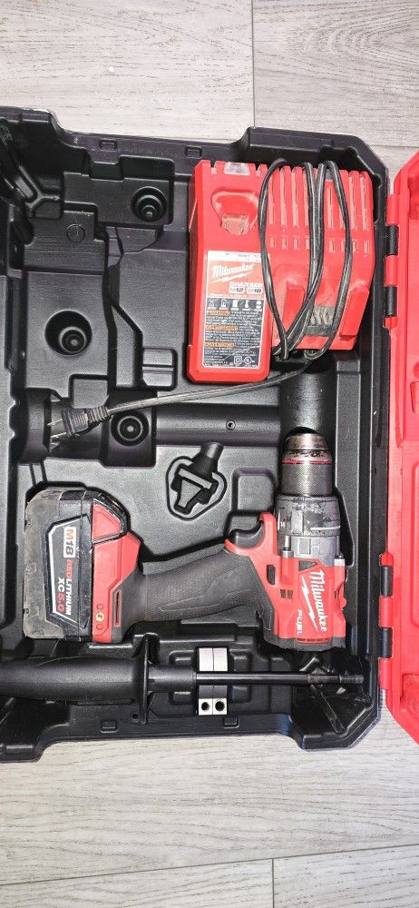 Milwaukee fuel HAMMER DRILL