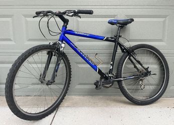 Jamis Mountain Bike (Size M)