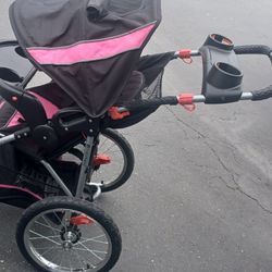 BABY STROLLER EXCELLENT CONDITIONS USED LIKE NEW 