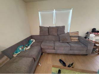 Sectional couch w/pull out bed
