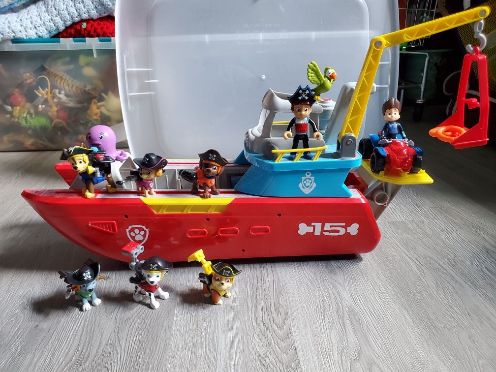 Paw patrol boat and accessories