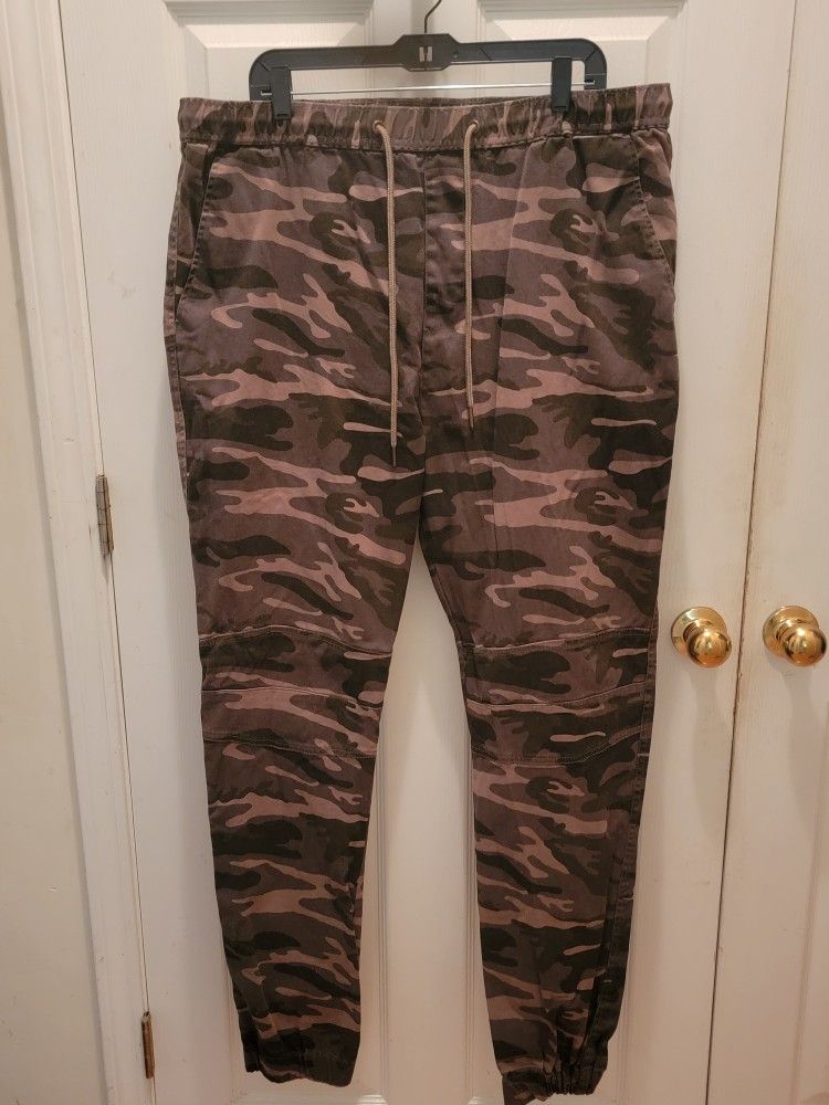 Across The Pond Signature Line Green Camo Mens Drawstring Jogger Pants - Size 2X