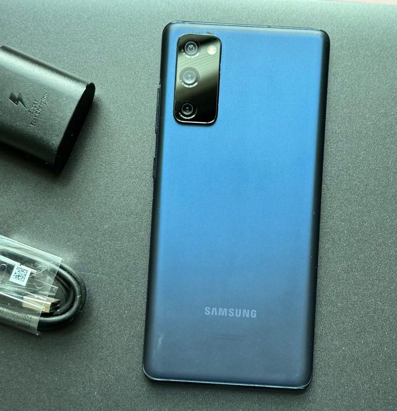 Samsung Galaxy S20 FE , 128GB , Unlocked for all Company Carrier , Excellent Condition