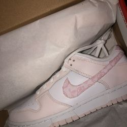 nike pink paisley dunks
