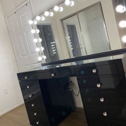 MAKEUP VANITY 