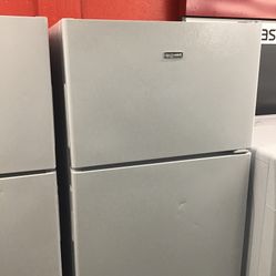 Hotpoint 14 Cu Ft Top And Bottom Fridge. 1 year Warranty 