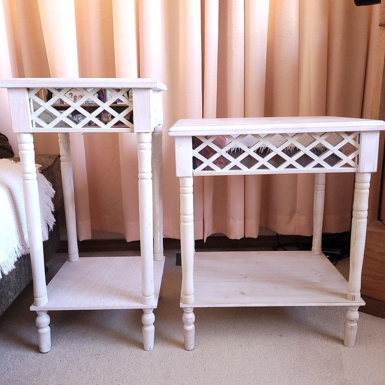Set of 2 End Tables or Night stands
