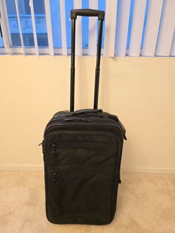 Kirkland Signature 22" Ballistic Nylon Carry-On – Expandable with Garment Bag