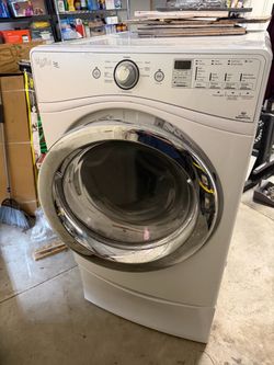 Whirlpool dryer with pedestal