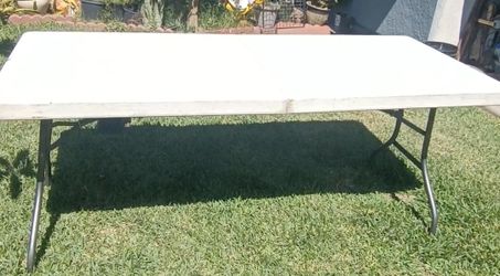 70" L x 25" H x 29"D heavy duty folding table/ mesa grande para eventos