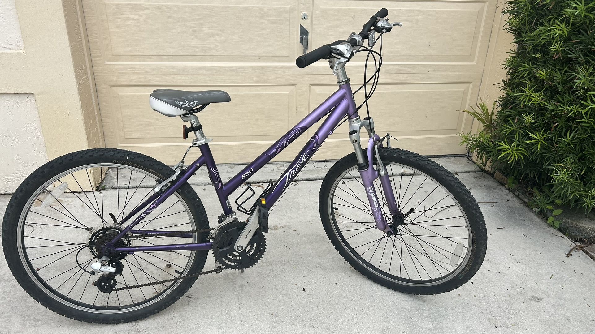 Trek ladies girls 820 mountain bike bicycle 26 inch 21 Speed