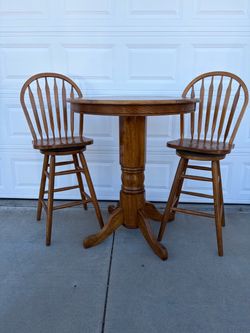 Oak Wood Pub Table with 2 Bar Stools