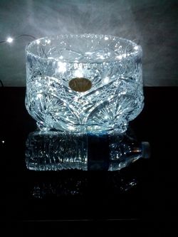 Sorelle legged 24% lead crystal bowl.