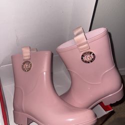 GUESS Women’s boots
