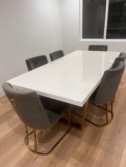 Table with 6 chairs