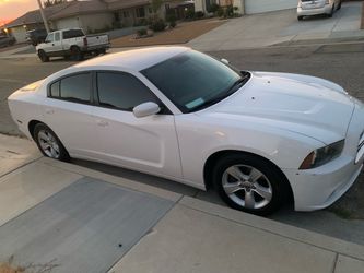 2013 Dodge Charger White 4-Door Sedan