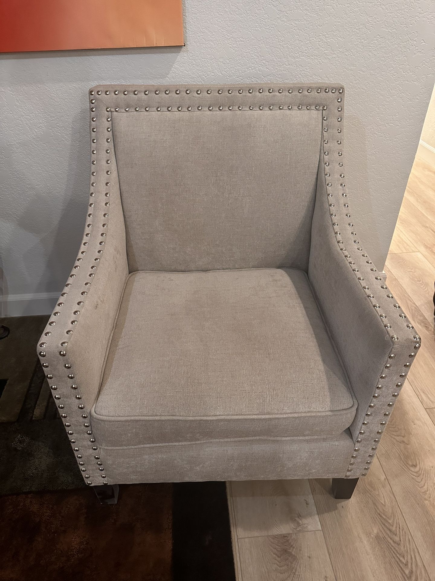 **Stylish Barrel Accent Chair β Like New!**