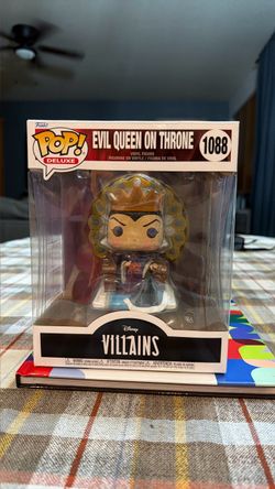Funko Pop Deluxe Evil Queen on Throne #1088