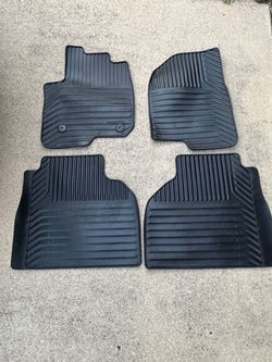 OEM 2019-2024 Chevy Silverado All-Weather Floor Mats (4-Piece Set) $75 OBO