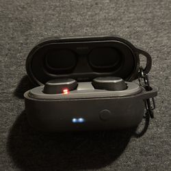 SkullCandy Headphones with Protective case and Clip