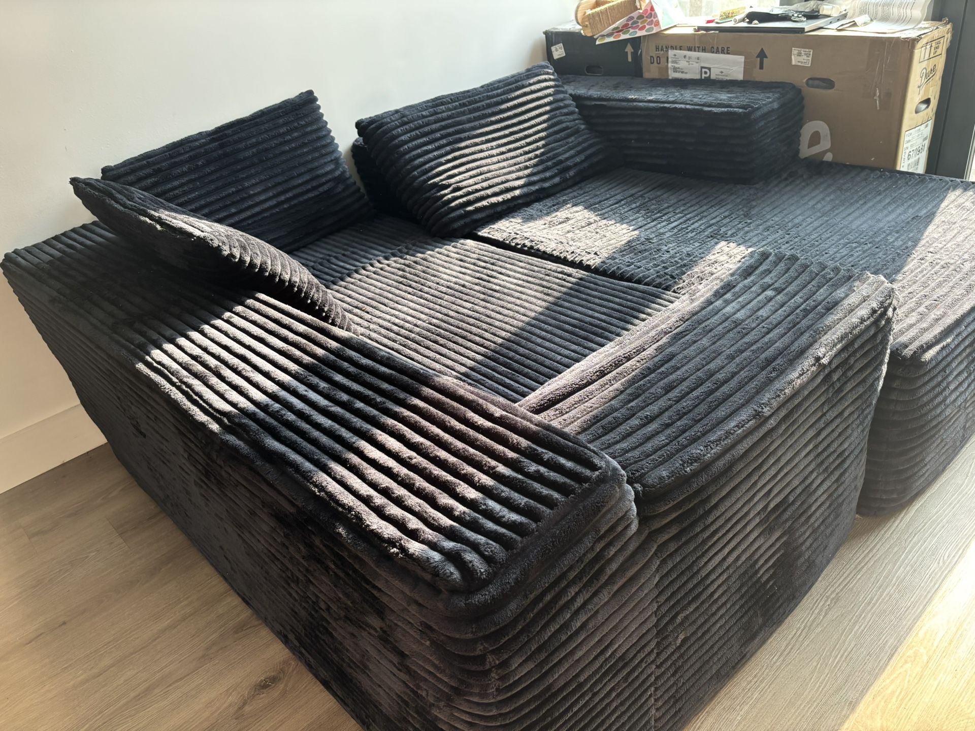 Like-New Couch – $800 Value, Only $300 OBO! 🛋️
