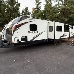 2018 Heartland Travel Trailer – 34FT – 2 Slide Outs – Sleeps 9 – 2 Baths