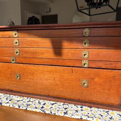 Vintage (small) chest of drawers