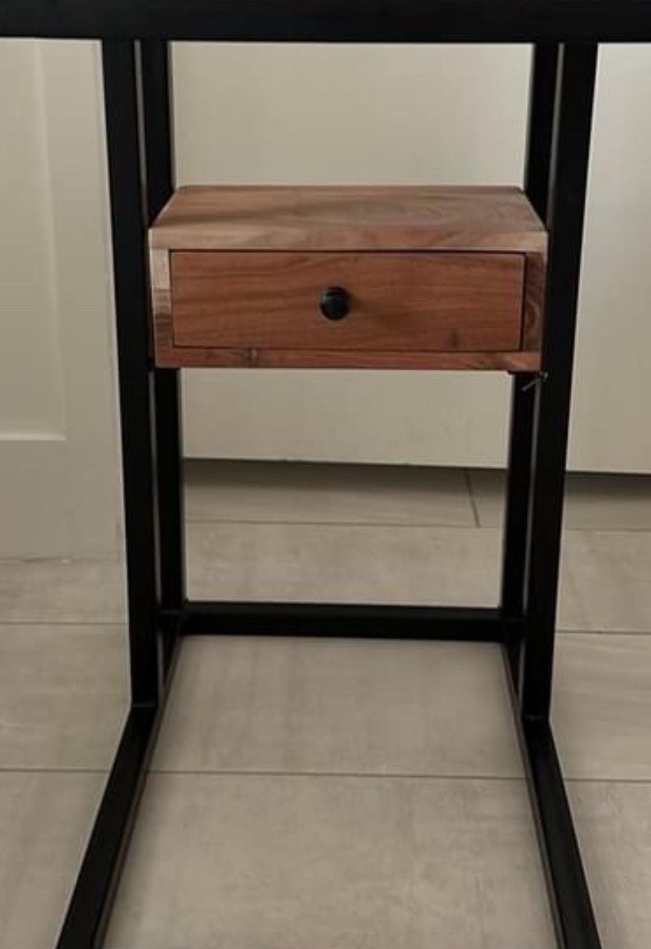 Pull-up/ End Table