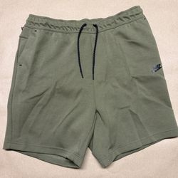 Nike Tech Fleece Mens shorts size XL NEW with tags!